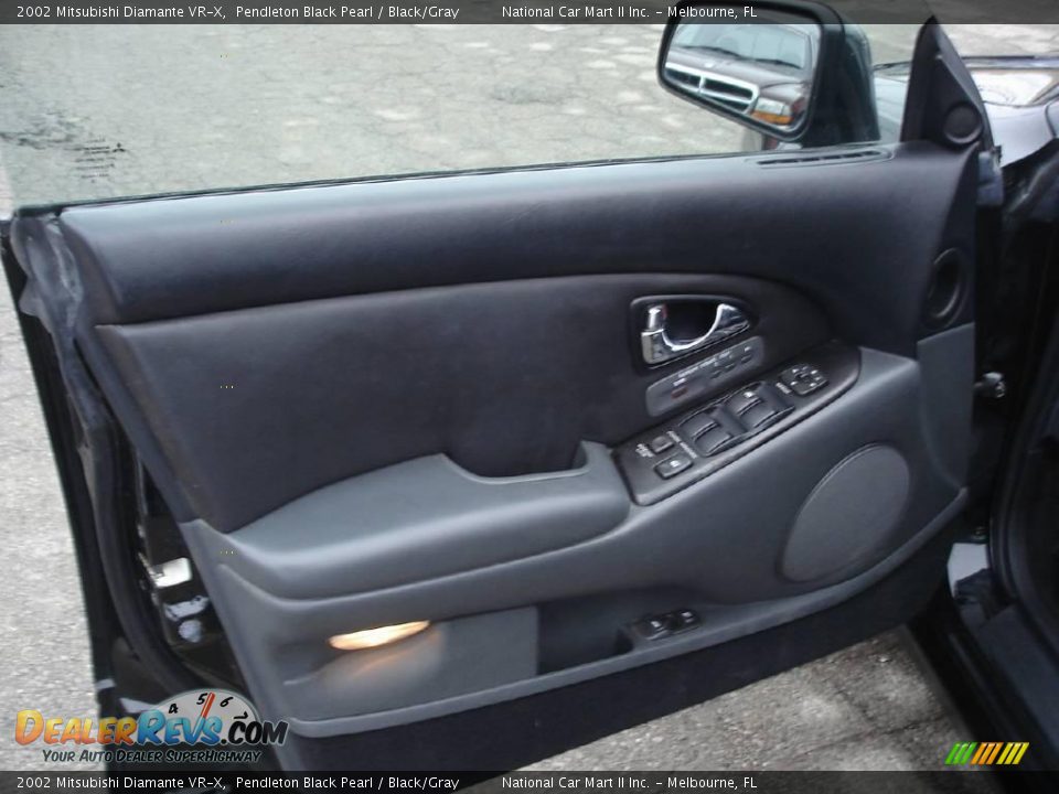 2002 Mitsubishi Diamante VR-X Pendleton Black Pearl / Black/Gray Photo #15