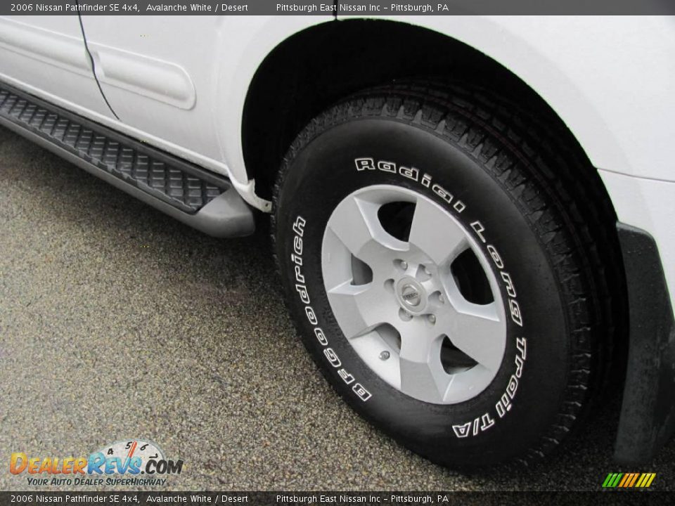 2006 Nissan Pathfinder SE 4x4 Avalanche White / Desert Photo #4