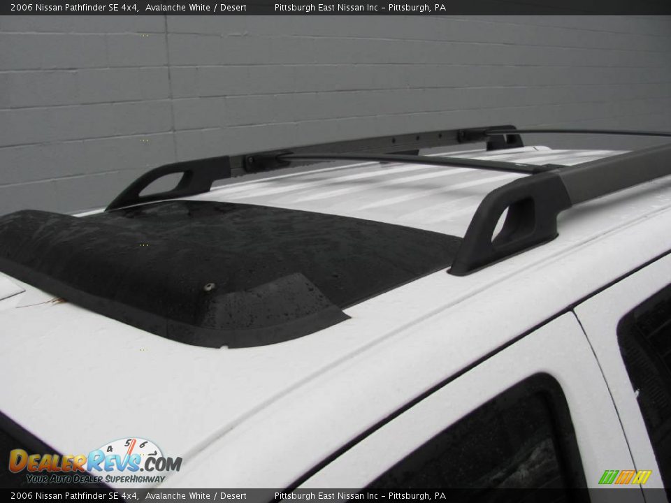 2006 Nissan Pathfinder SE 4x4 Avalanche White / Desert Photo #5