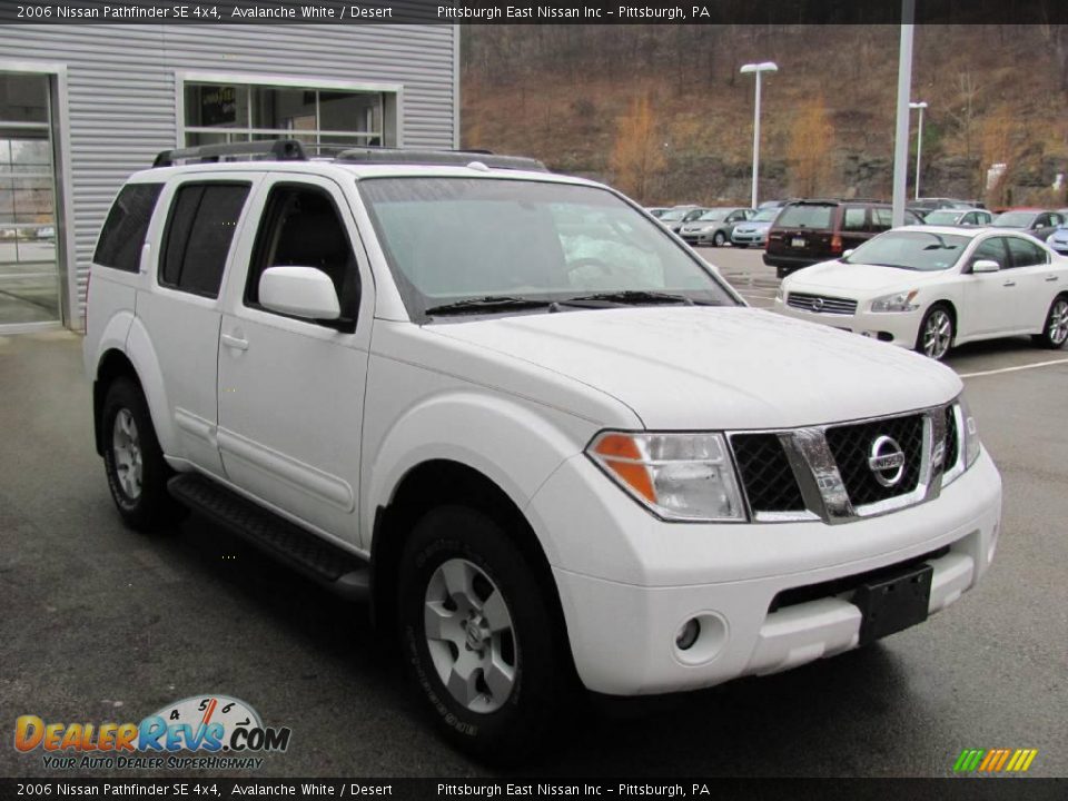 2006 Nissan Pathfinder SE 4x4 Avalanche White / Desert Photo #6