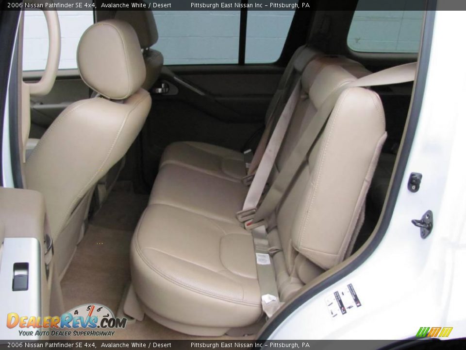 2006 Nissan Pathfinder SE 4x4 Avalanche White / Desert Photo #12
