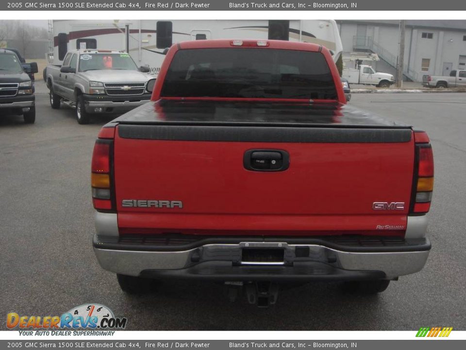 2005 GMC Sierra 1500 SLE Extended Cab 4x4 Fire Red / Dark Pewter Photo #4