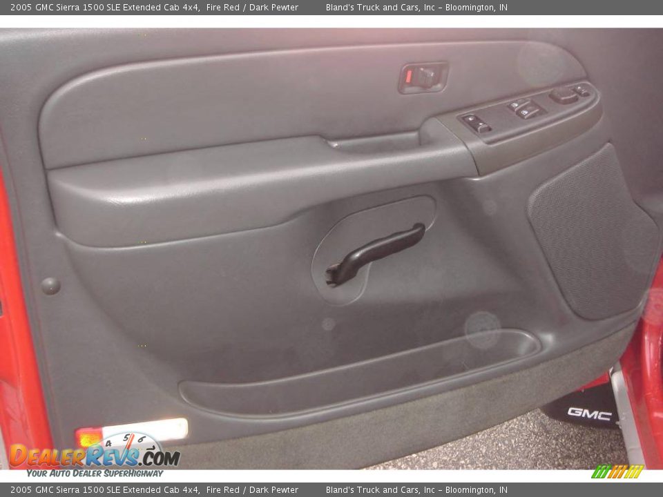 2005 GMC Sierra 1500 SLE Extended Cab 4x4 Fire Red / Dark Pewter Photo #11