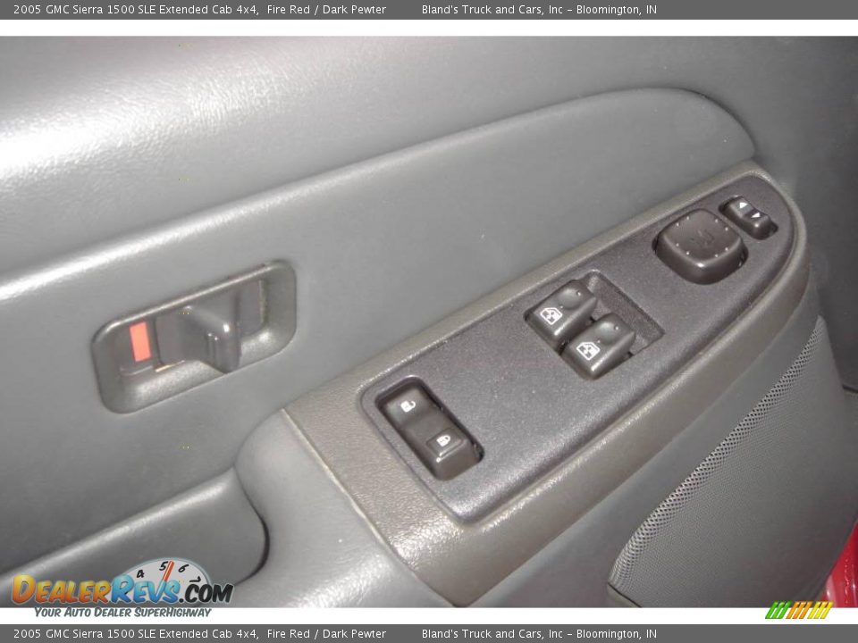 2005 GMC Sierra 1500 SLE Extended Cab 4x4 Fire Red / Dark Pewter Photo #12