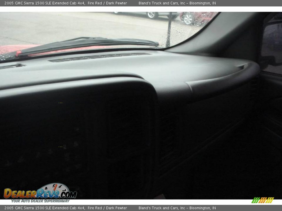 2005 GMC Sierra 1500 SLE Extended Cab 4x4 Fire Red / Dark Pewter Photo #17
