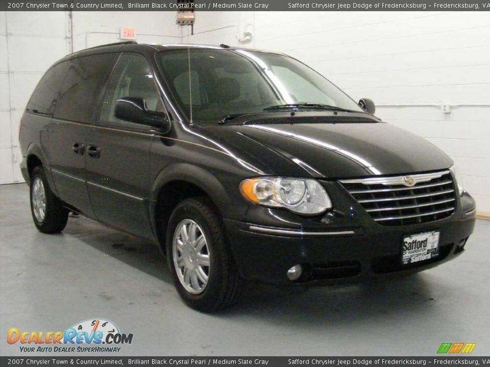 2007 Chrysler Town & Country Limited Brilliant Black Crystal Pearl / Medium Slate Gray Photo #3