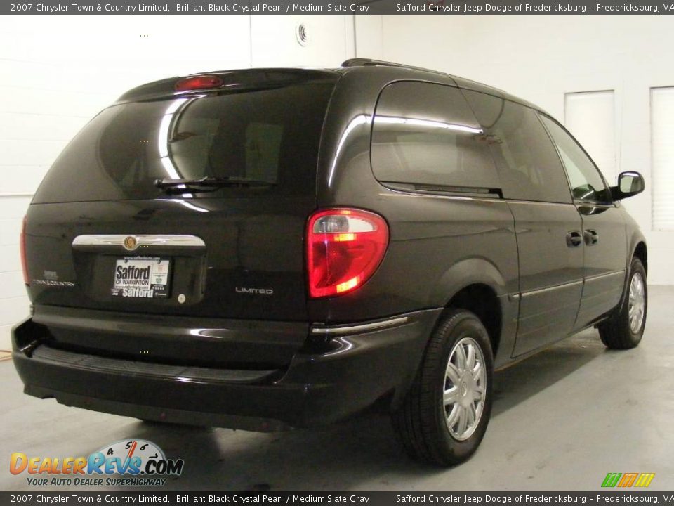 2007 Chrysler Town & Country Limited Brilliant Black Crystal Pearl / Medium Slate Gray Photo #4