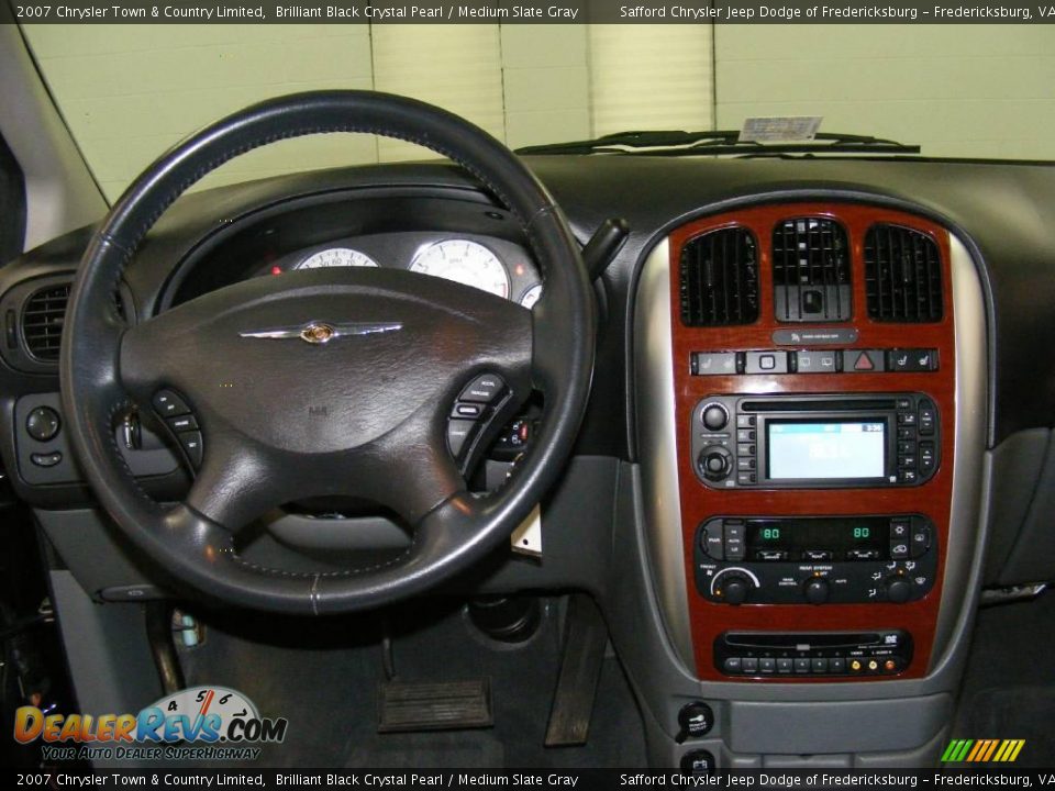 2007 Chrysler Town & Country Limited Brilliant Black Crystal Pearl / Medium Slate Gray Photo #9