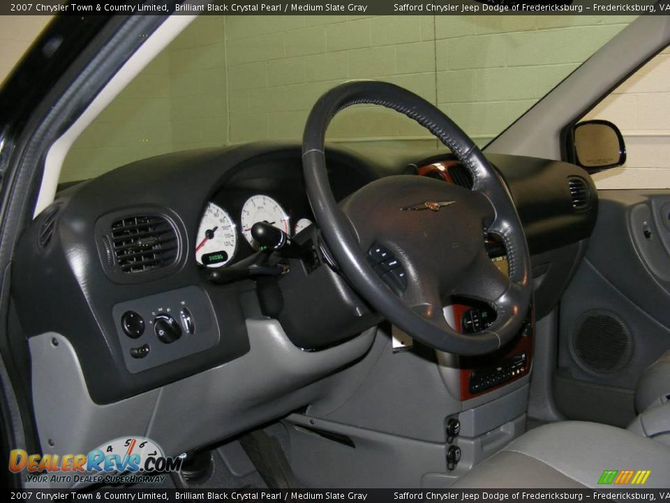 2007 Chrysler Town & Country Limited Brilliant Black Crystal Pearl / Medium Slate Gray Photo #10