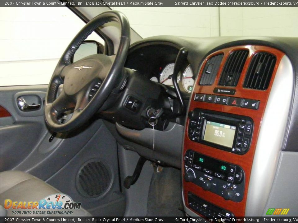2007 Chrysler Town & Country Limited Brilliant Black Crystal Pearl / Medium Slate Gray Photo #19