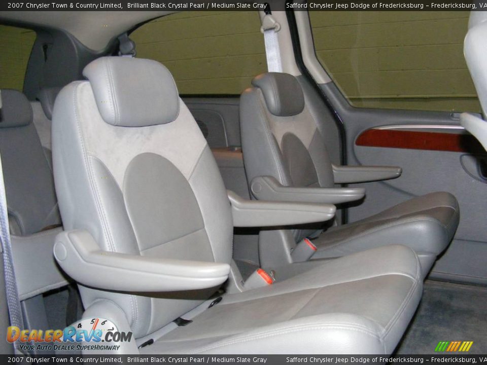 2007 Chrysler Town & Country Limited Brilliant Black Crystal Pearl / Medium Slate Gray Photo #24