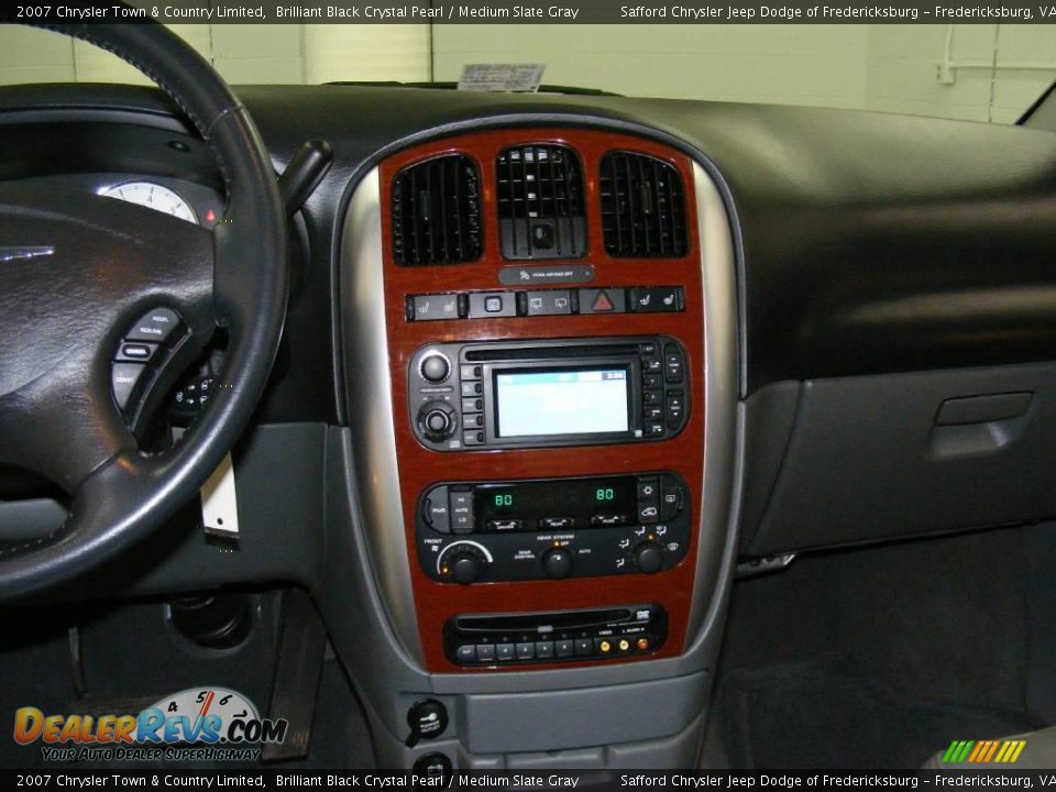 2007 Chrysler Town & Country Limited Brilliant Black Crystal Pearl / Medium Slate Gray Photo #28