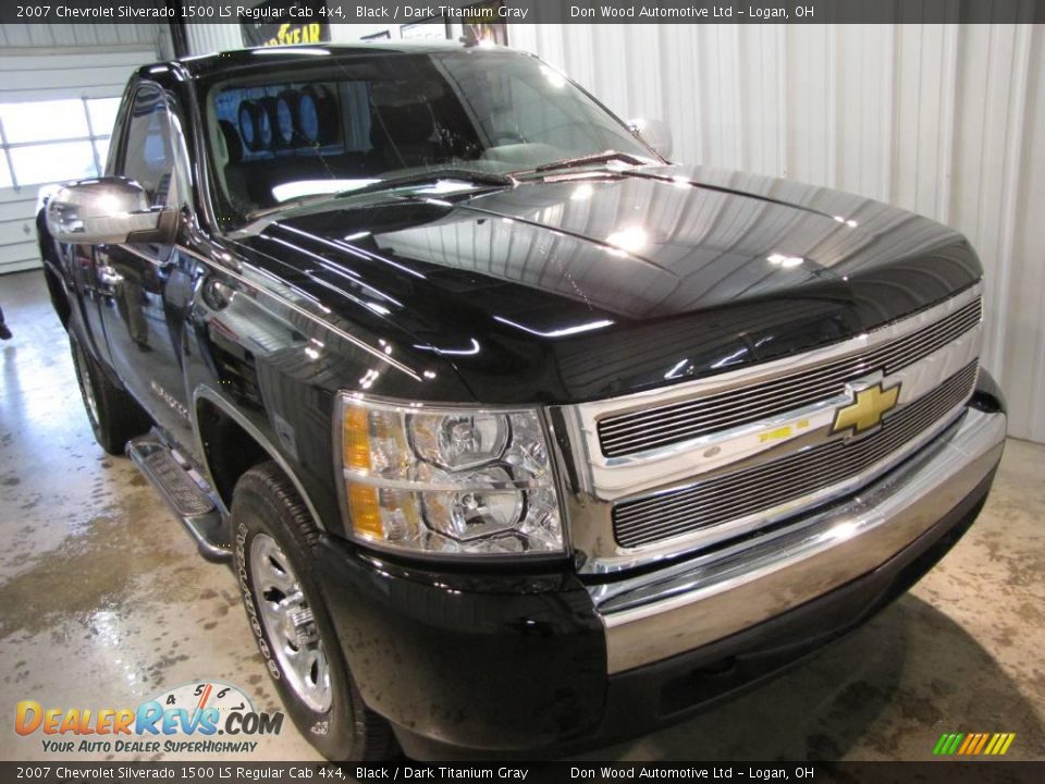 2007 Chevrolet Silverado 1500 LS Regular Cab 4x4 Black / Dark Titanium Gray Photo #1