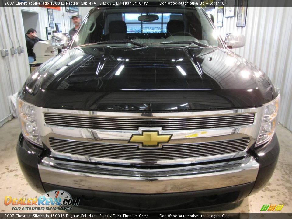 2007 Chevrolet Silverado 1500 LS Regular Cab 4x4 Black / Dark Titanium Gray Photo #3