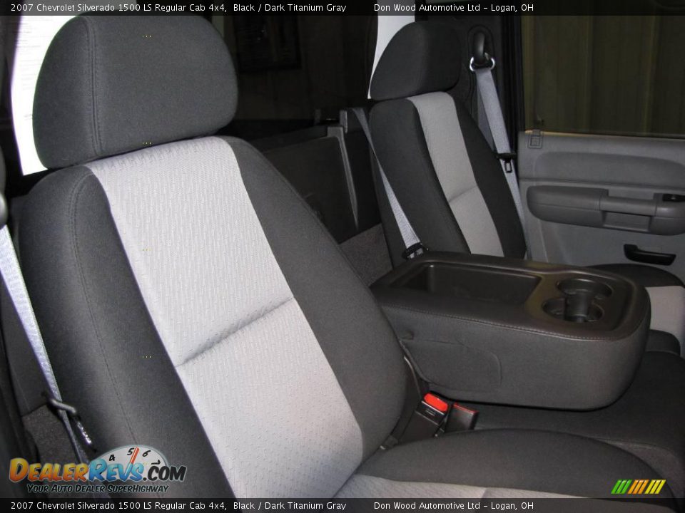 2007 Chevrolet Silverado 1500 LS Regular Cab 4x4 Black / Dark Titanium Gray Photo #13
