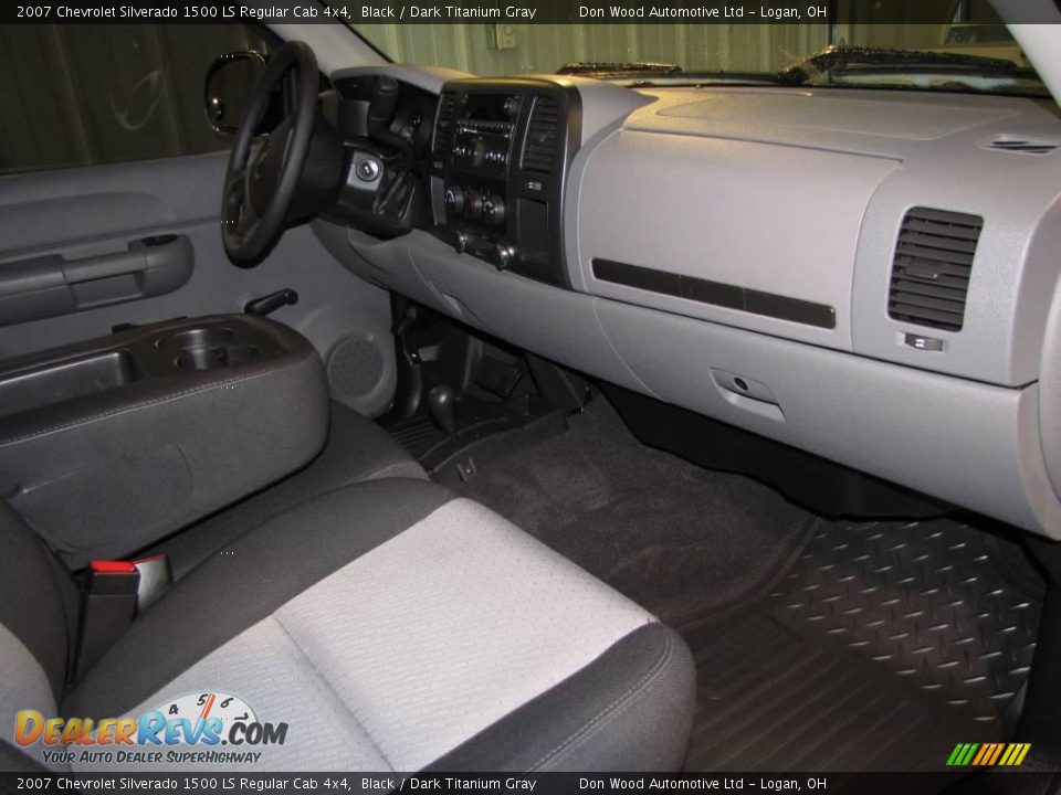2007 Chevrolet Silverado 1500 LS Regular Cab 4x4 Black / Dark Titanium Gray Photo #15