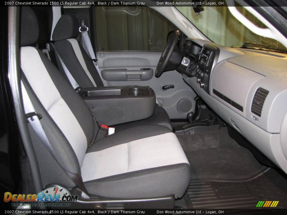 2007 Chevrolet Silverado 1500 LS Regular Cab 4x4 Black / Dark Titanium Gray Photo #16