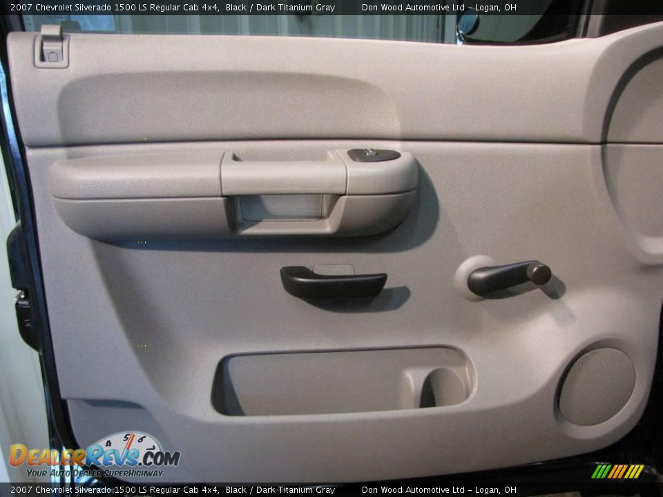 2007 Chevrolet Silverado 1500 LS Regular Cab 4x4 Black / Dark Titanium Gray Photo #19