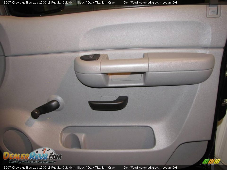2007 Chevrolet Silverado 1500 LS Regular Cab 4x4 Black / Dark Titanium Gray Photo #20