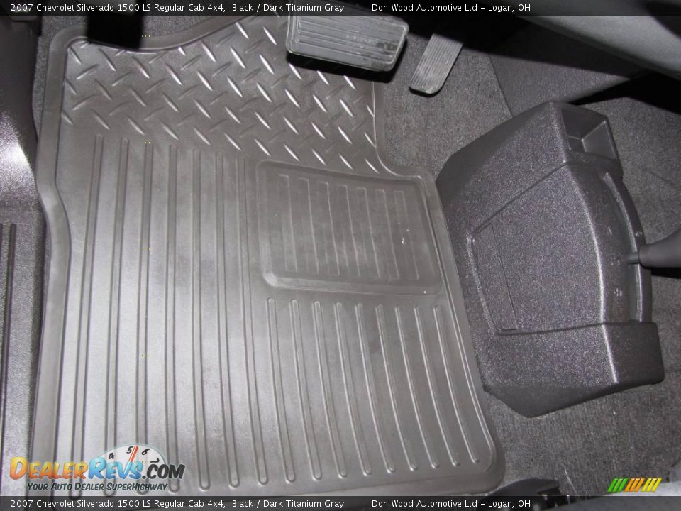 2007 Chevrolet Silverado 1500 LS Regular Cab 4x4 Black / Dark Titanium Gray Photo #21