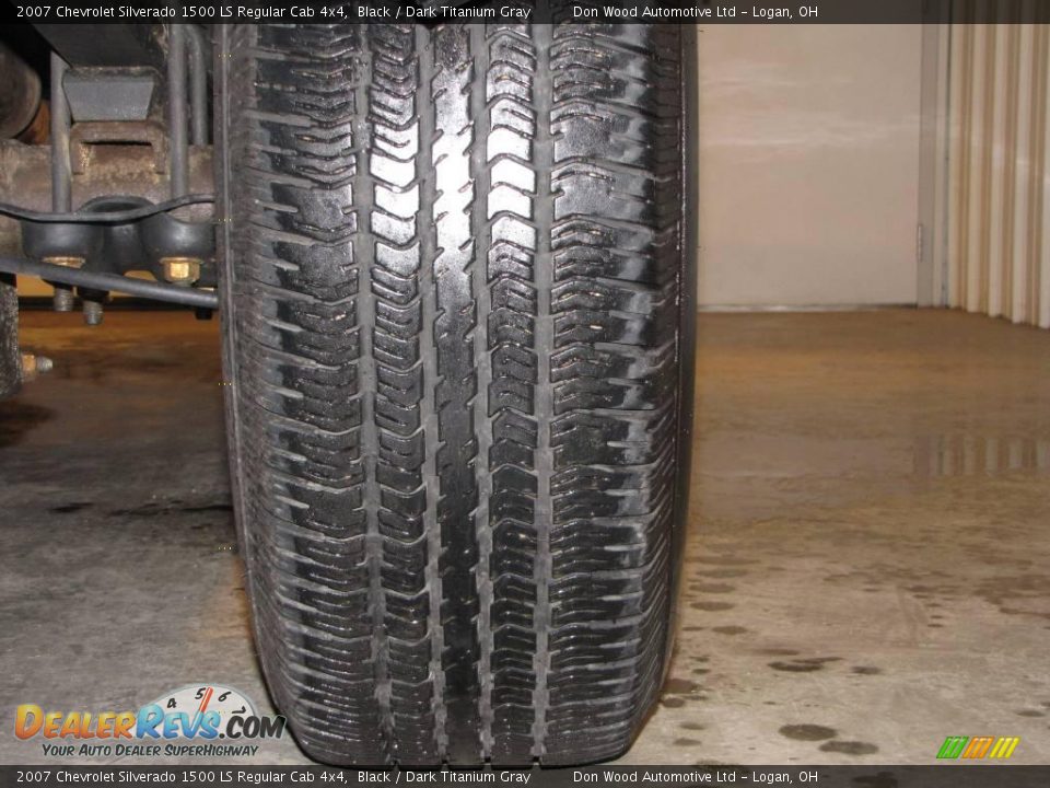 2007 Chevrolet Silverado 1500 LS Regular Cab 4x4 Black / Dark Titanium Gray Photo #23