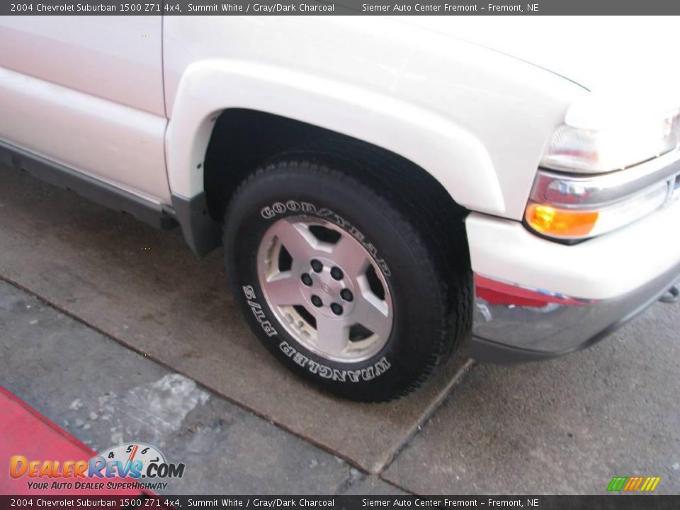2004 Chevrolet Suburban 1500 Z71 4x4 Summit White / Gray/Dark Charcoal Photo #7