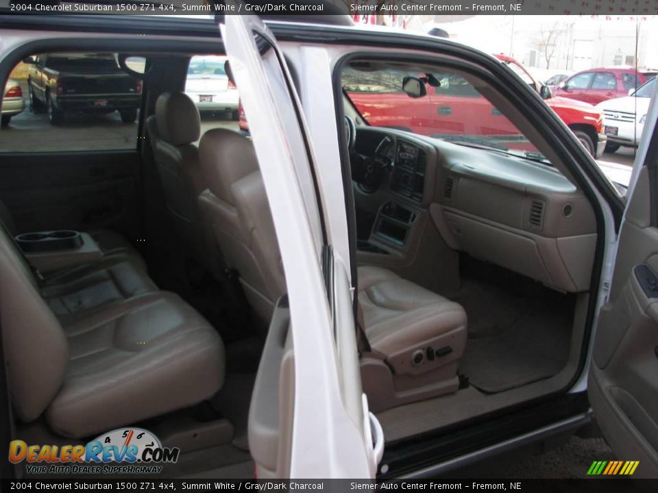 2004 Chevrolet Suburban 1500 Z71 4x4 Summit White / Gray/Dark Charcoal Photo #8