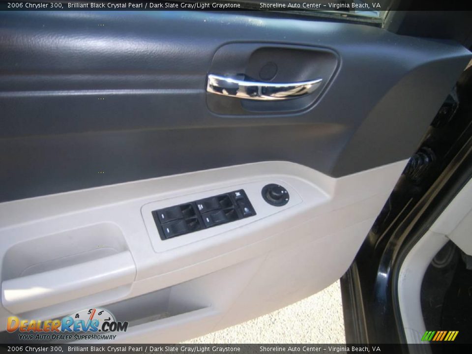 2006 Chrysler 300 Brilliant Black Crystal Pearl / Dark Slate Gray/Light Graystone Photo #13