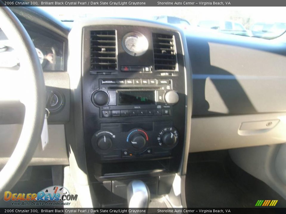 2006 Chrysler 300 Brilliant Black Crystal Pearl / Dark Slate Gray/Light Graystone Photo #15