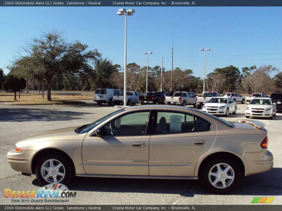 2004 Oldsmobile Alero GL1 Sedan Sandstone / Neutral Photo #2