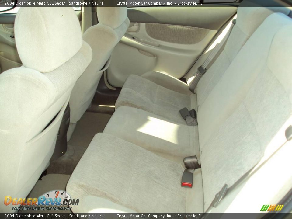 2004 Oldsmobile Alero GL1 Sedan Sandstone / Neutral Photo #5