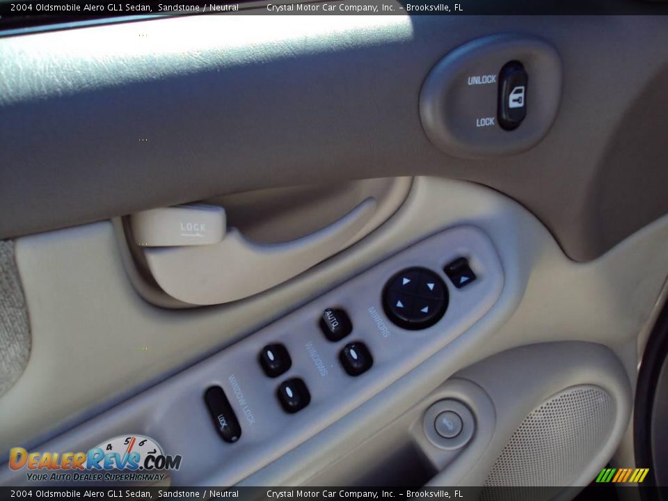 2004 Oldsmobile Alero GL1 Sedan Sandstone / Neutral Photo #17