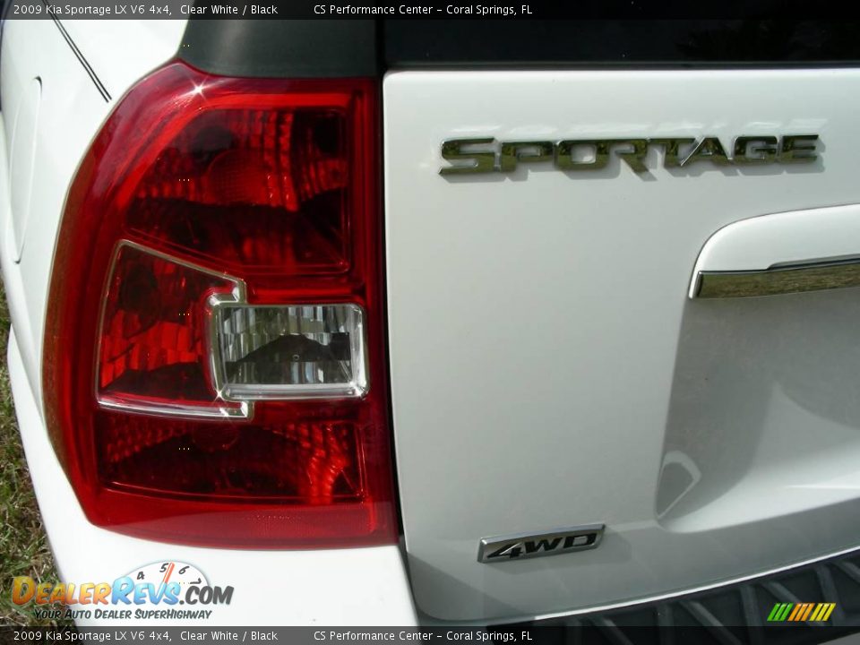 2009 Kia Sportage LX V6 4x4 Clear White / Black Photo #12