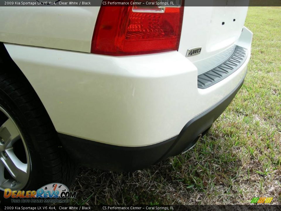 2009 Kia Sportage LX V6 4x4 Clear White / Black Photo #15