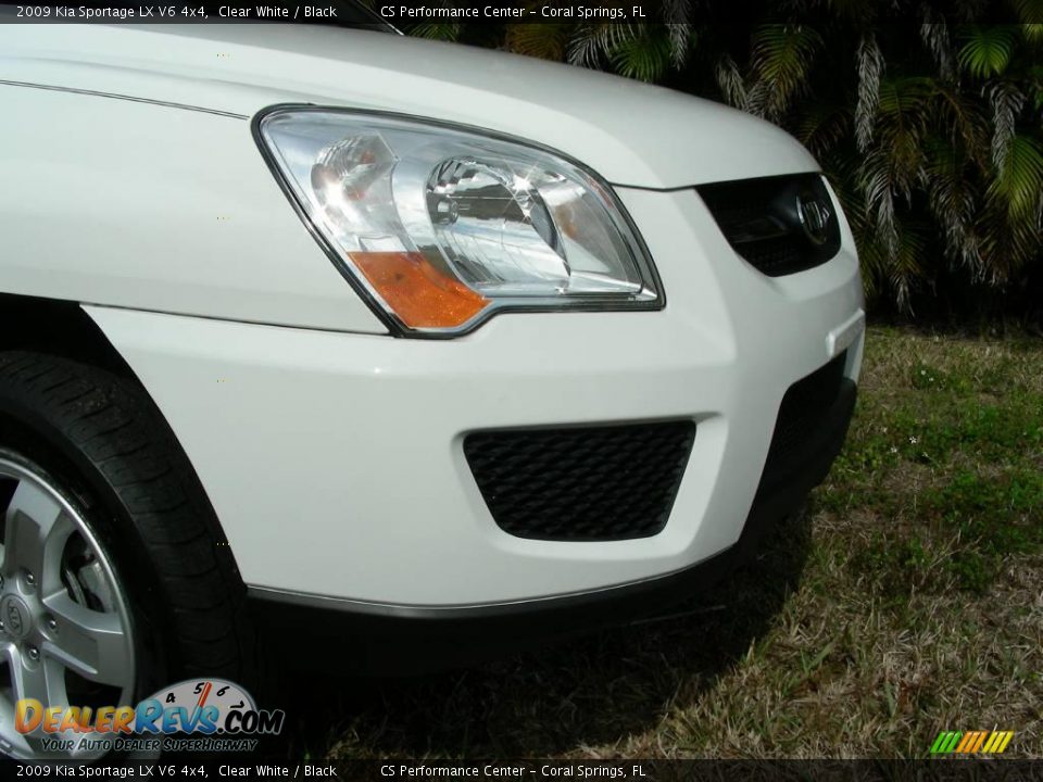 2009 Kia Sportage LX V6 4x4 Clear White / Black Photo #17