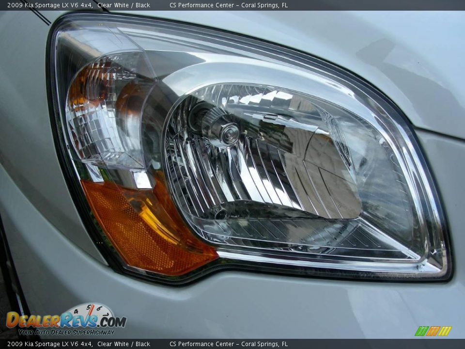 2009 Kia Sportage LX V6 4x4 Clear White / Black Photo #29