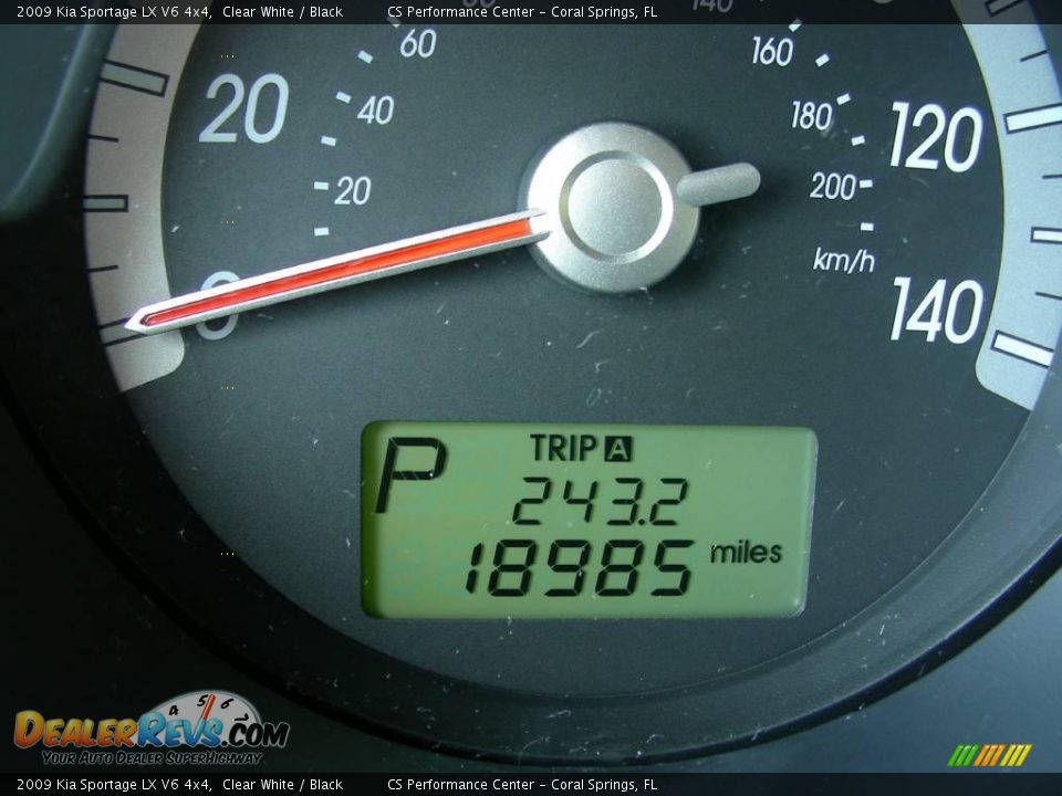 2009 Kia Sportage LX V6 4x4 Clear White / Black Photo #35