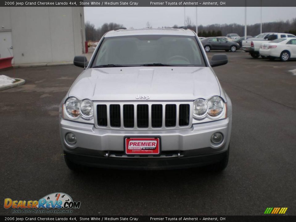 2006 Jeep Grand Cherokee Laredo 4x4 Stone White / Medium Slate Gray Photo #2