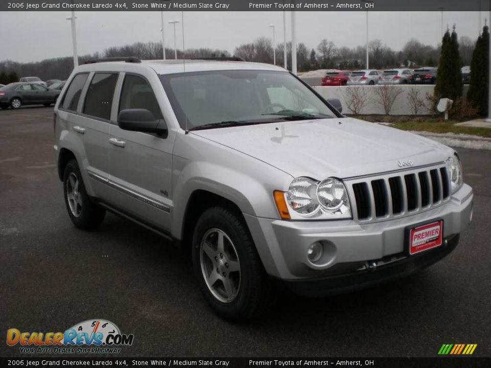 2006 Jeep Grand Cherokee Laredo 4x4 Stone White / Medium Slate Gray Photo #3