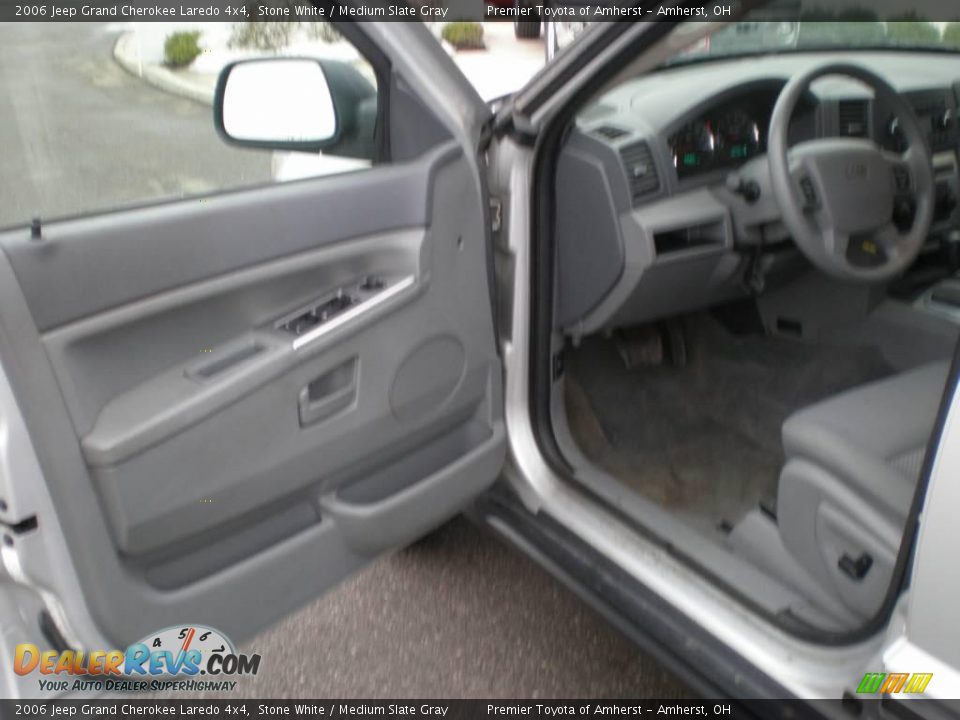 2006 Jeep Grand Cherokee Laredo 4x4 Stone White / Medium Slate Gray Photo #9