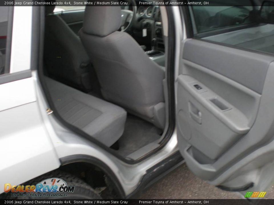 2006 Jeep Grand Cherokee Laredo 4x4 Stone White / Medium Slate Gray Photo #12