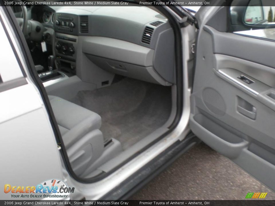 2006 Jeep Grand Cherokee Laredo 4x4 Stone White / Medium Slate Gray Photo #13