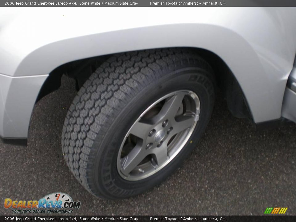 2006 Jeep Grand Cherokee Laredo 4x4 Stone White / Medium Slate Gray Photo #17