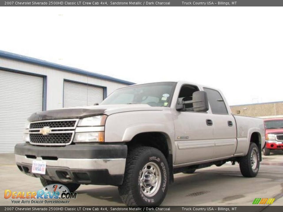 2007 Chevrolet Silverado 2500HD Classic LT Crew Cab 4x4 Sandstone Metallic / Dark Charcoal Photo #2
