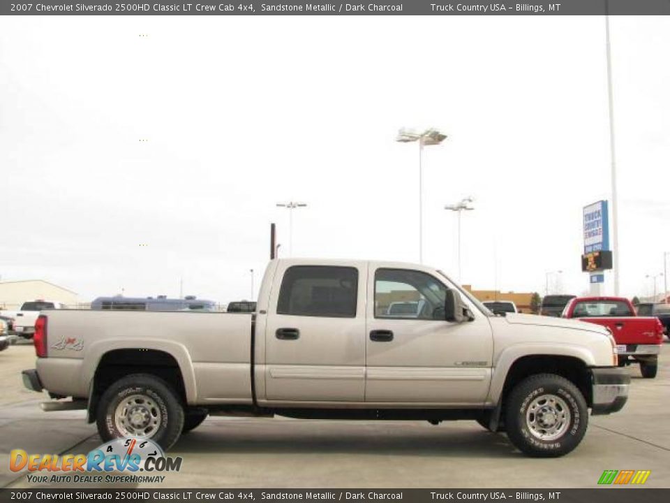2007 Chevrolet Silverado 2500HD Classic LT Crew Cab 4x4 Sandstone Metallic / Dark Charcoal Photo #4