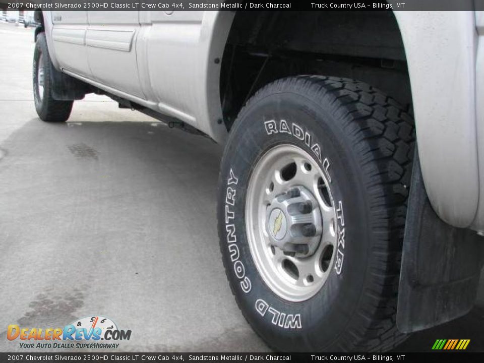 2007 Chevrolet Silverado 2500HD Classic LT Crew Cab 4x4 Sandstone Metallic / Dark Charcoal Photo #7
