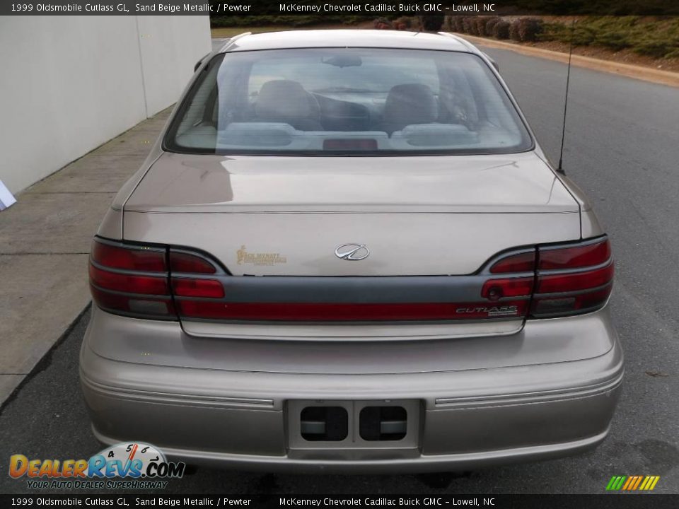 1999 Oldsmobile Cutlass GL Sand Beige Metallic / Pewter Photo #3