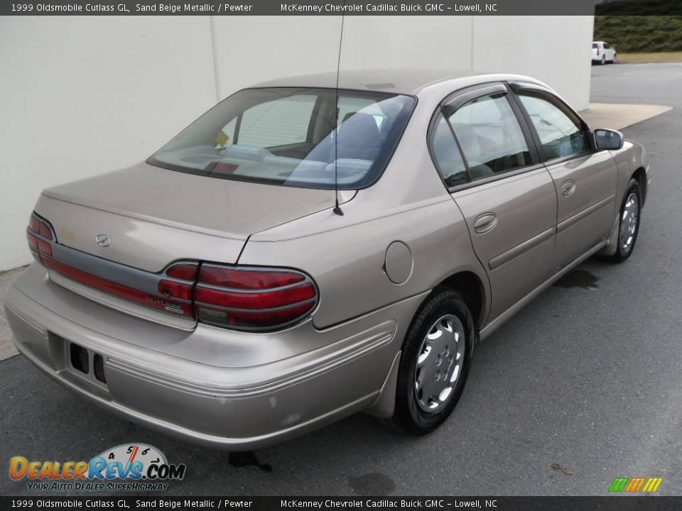 1999 Oldsmobile Cutlass GL Sand Beige Metallic / Pewter Photo #4