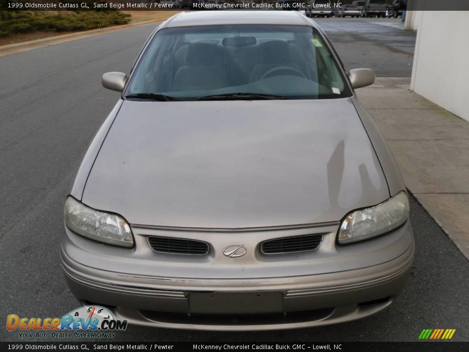 1999 Oldsmobile Cutlass GL Sand Beige Metallic / Pewter Photo #6