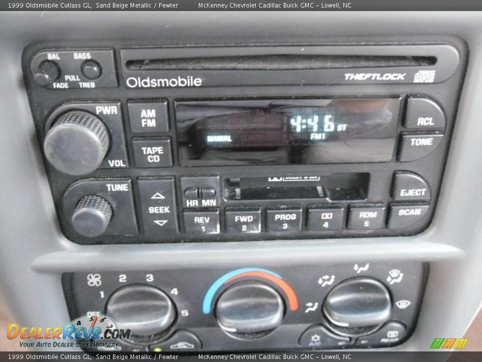 1999 Oldsmobile Cutlass GL Sand Beige Metallic / Pewter Photo #23